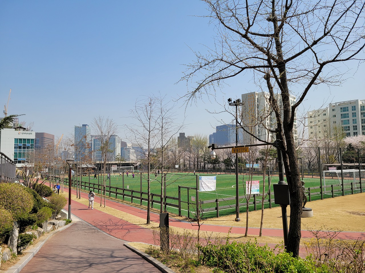 夜晚激励着 夜晚激励着